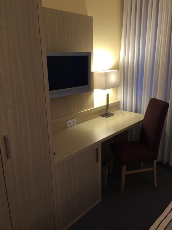 Stadthotel باد فولنغبوستل الغرفة الصورة